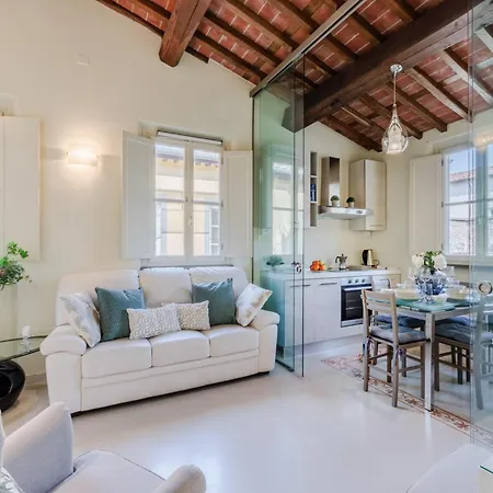 Apartment Serene Historic In Lucca