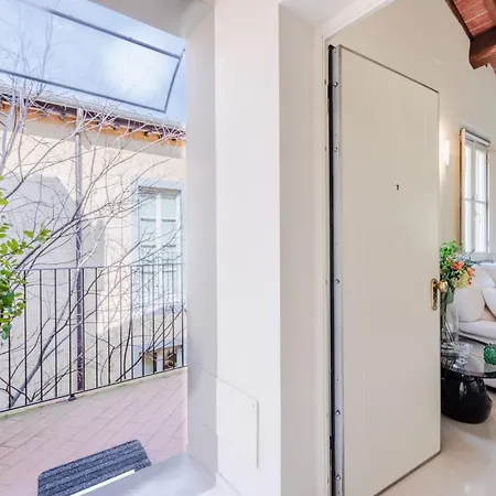 Serene Historic In Apartment
