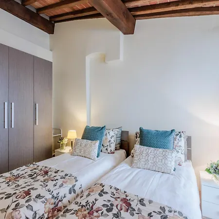 Serene Historic In Apartment
