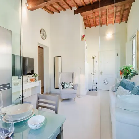 Serene Historic In Apartment