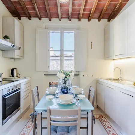 Serene Historic In Apartment